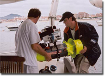 Alberto Marín y Luc Doncel preparando el equipo de filmación.